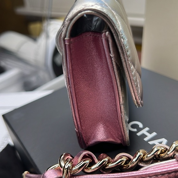 Gradient Metallic Two Tone Lambskin Quilted Flap Chain Belt Bag NWOT Pink/Silver - Picture 6 of 17